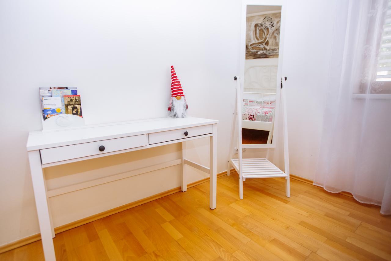Beautiful Apartment In Central Residence Praga Esterno foto
