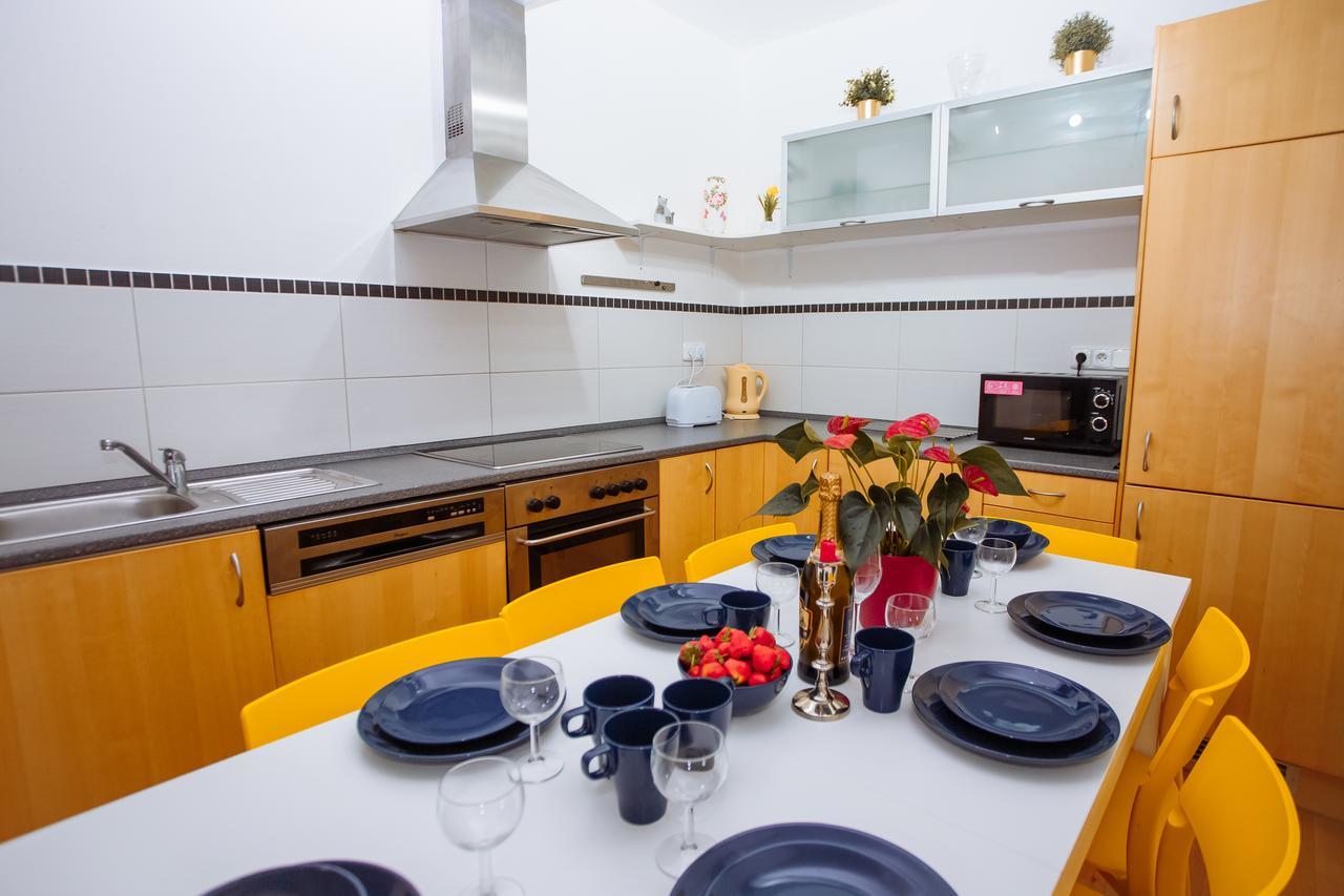 Beautiful Apartment In Central Residence Praga Esterno foto
