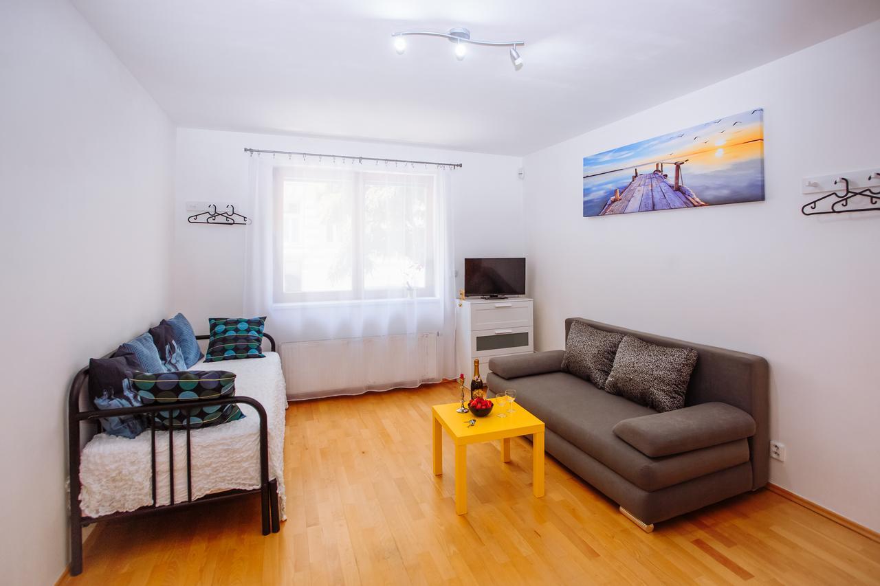 Beautiful Apartment In Central Residence Praga Esterno foto