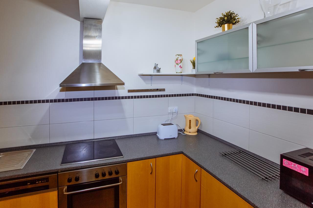 Beautiful Apartment In Central Residence Praga Esterno foto