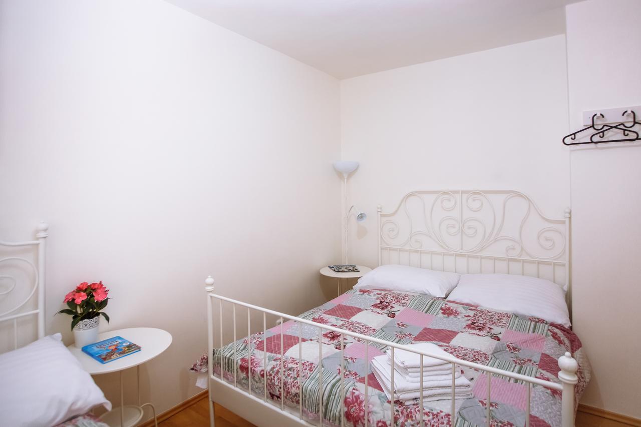 Beautiful Apartment In Central Residence Praga Esterno foto